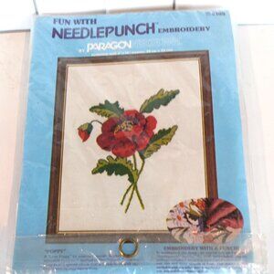 Vintage Paragon Fun with Needlepoint Embroidery Kit Poppy Flowers # 5105
